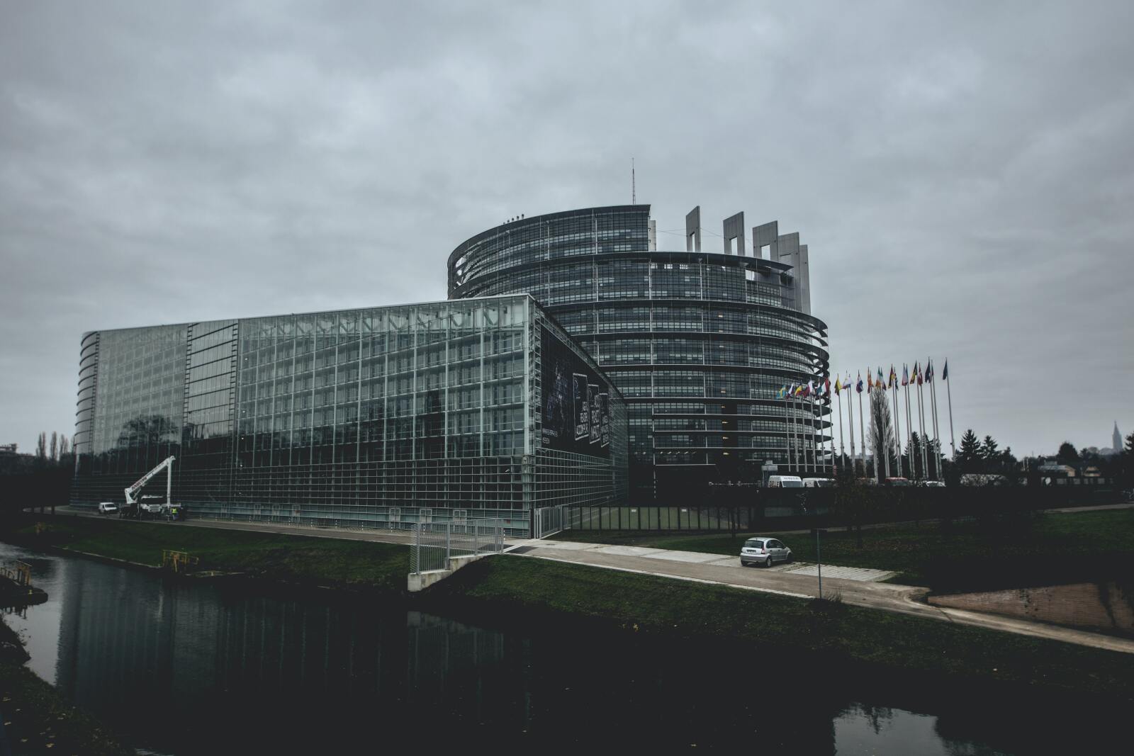 Das EU-Parlament an einem grauen Tag