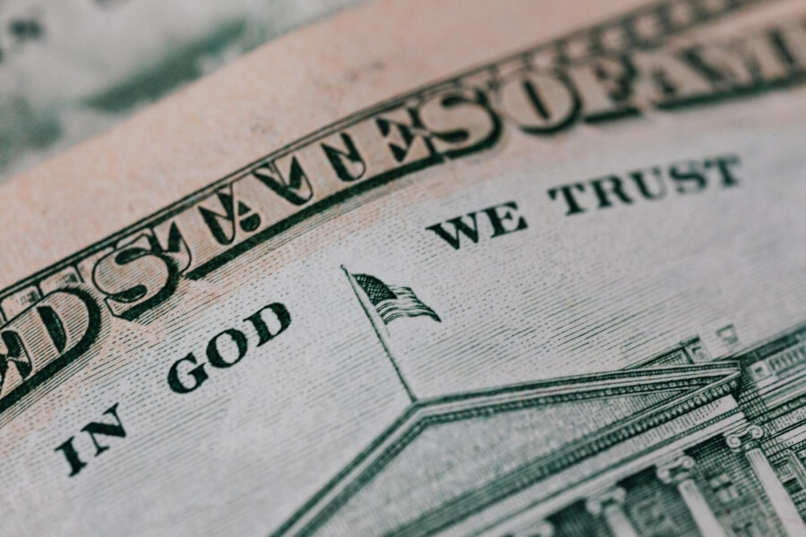 Nahaufnahme auf Dollar-Note, Aufschrift In God we trust