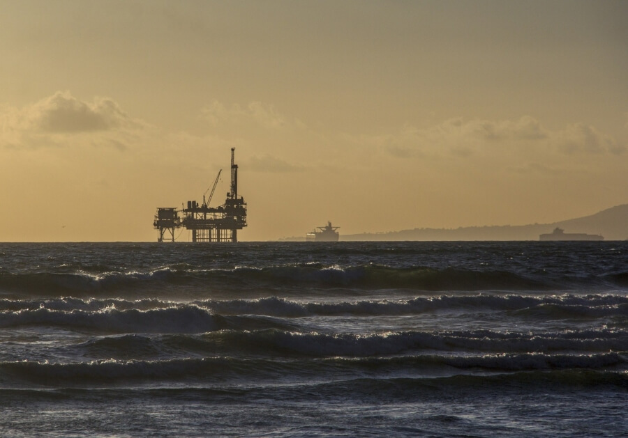 Eine Öl-Plattform auf hoher See