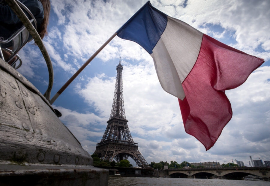 Französische Flagge und Eiffelturm