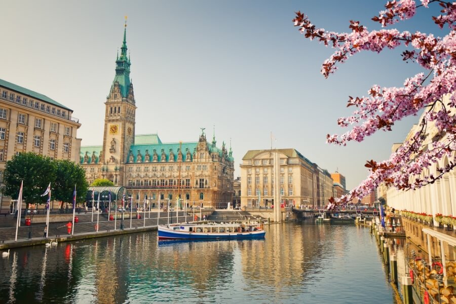 Hamburg im Frühling, Blick auf das Rathaus
