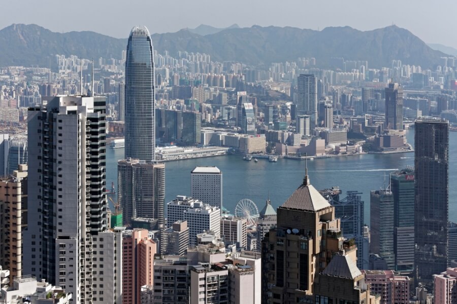 Hongkong: Stadtteil Central mit Wolkenkratzern, Hochhäuser Two International Finance Center, Victoria Harbour und Kowloon, Ausblick von The Peak