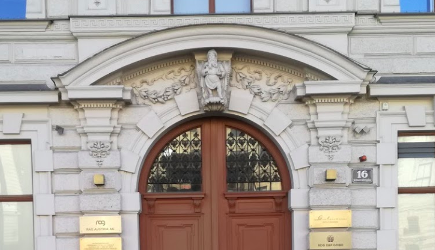 Frontansicht Bank