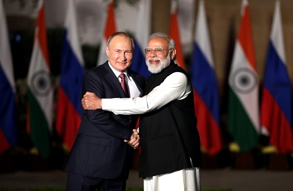 Wladimir Putin und Narendra Modi bei einem Treffen im Dezember 2021