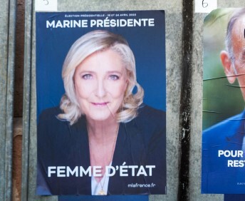 Wahlplakat mit der französischen Politikerin Marine Le Pen