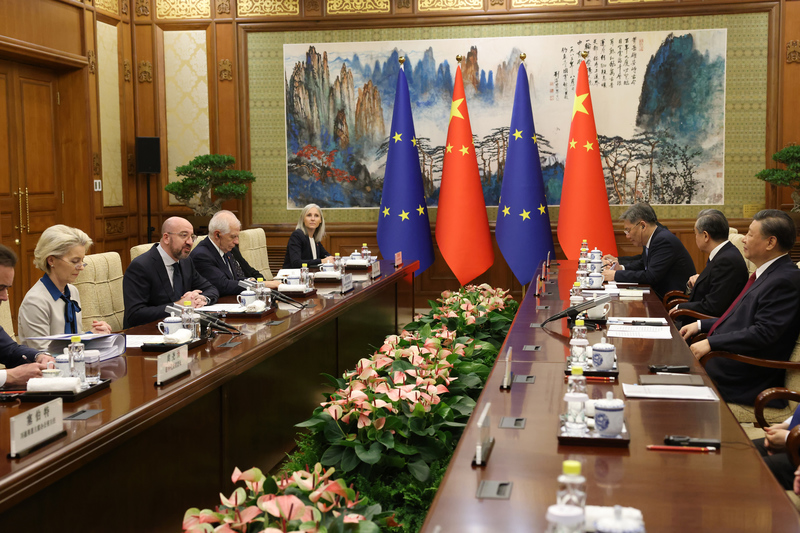Präsident Michel, Präsidentin von der Leyen und der Hohe Vertreter der EU, Borrell, treffen Präsident Xi