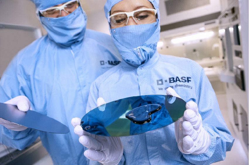 The lab technicians test the wetting properties of a silicon wafer 