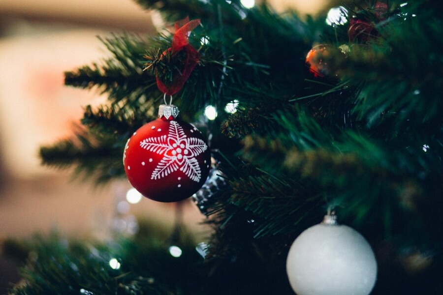 Weihnachtsbaum mit Baumbehang