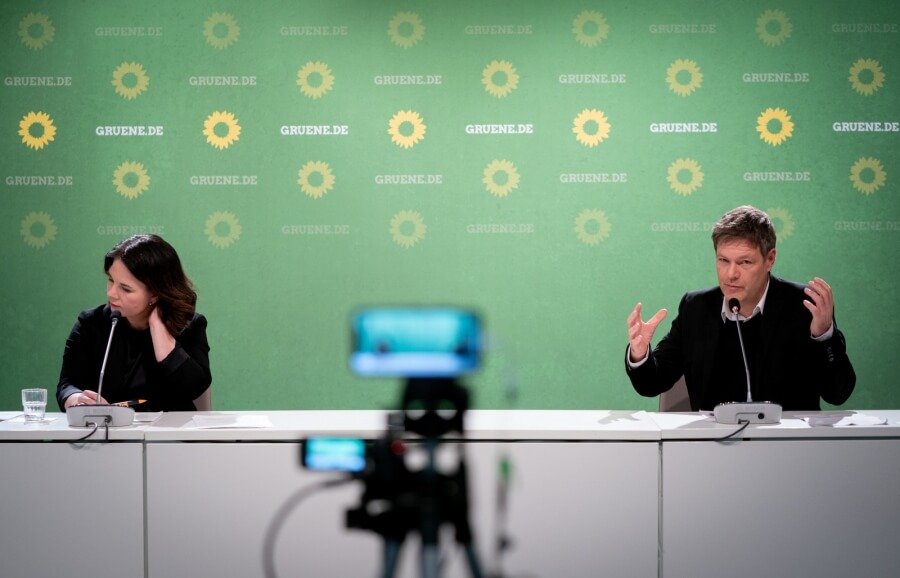 Annalena Baerbock und Robert Habeck, Parteivorsitzende der Grünen auf einer Pressekonferenz