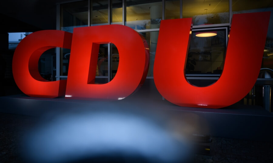 Logo der CDU auf einem Parteitag