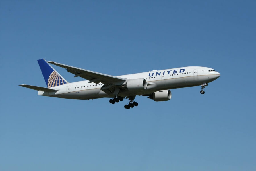 Ein Flugzeug der amerikanischen Airline United Airlines