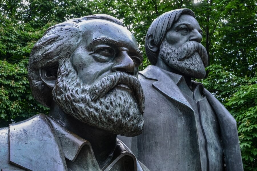 Statuen von Friedrich Engels und Karl Marx