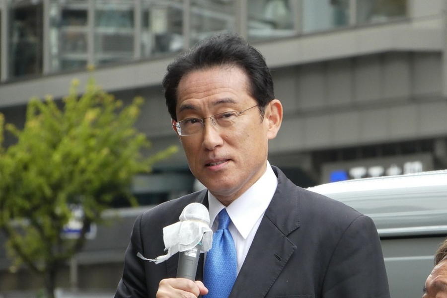 Japanischer Politiker Fumio Kishida gibt ein Interview