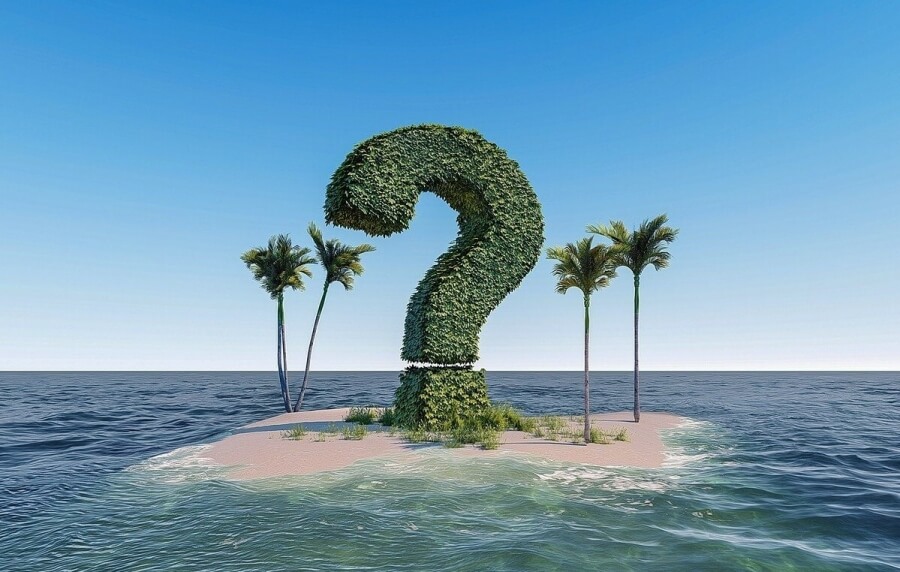 Pflanzen formen ein Fragezeichen auf einer einsamen Insel