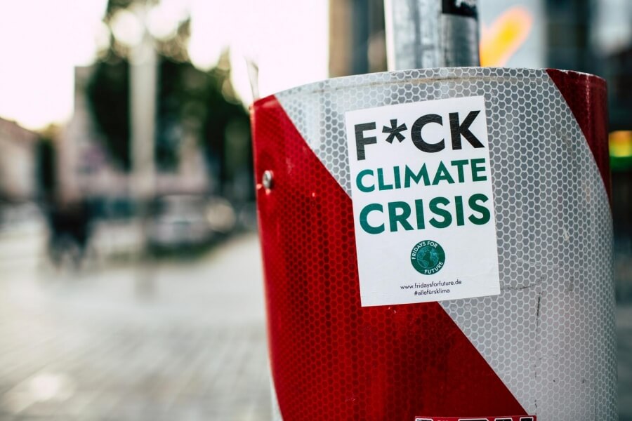 Ein Sticker von Fridays for Future. F*CK Climate Crisis
