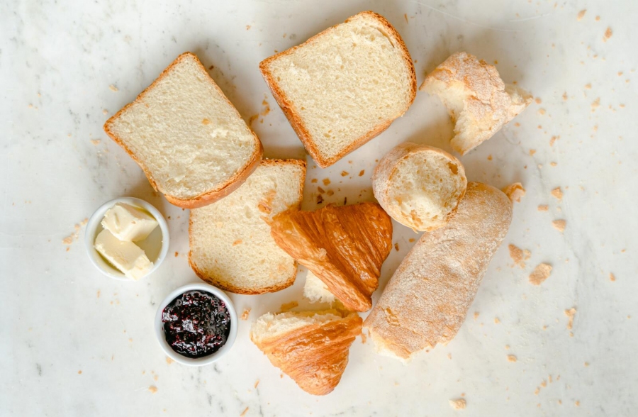 Verschiedene Sorten Gebäck, Brot, Croissant, Kuchen
