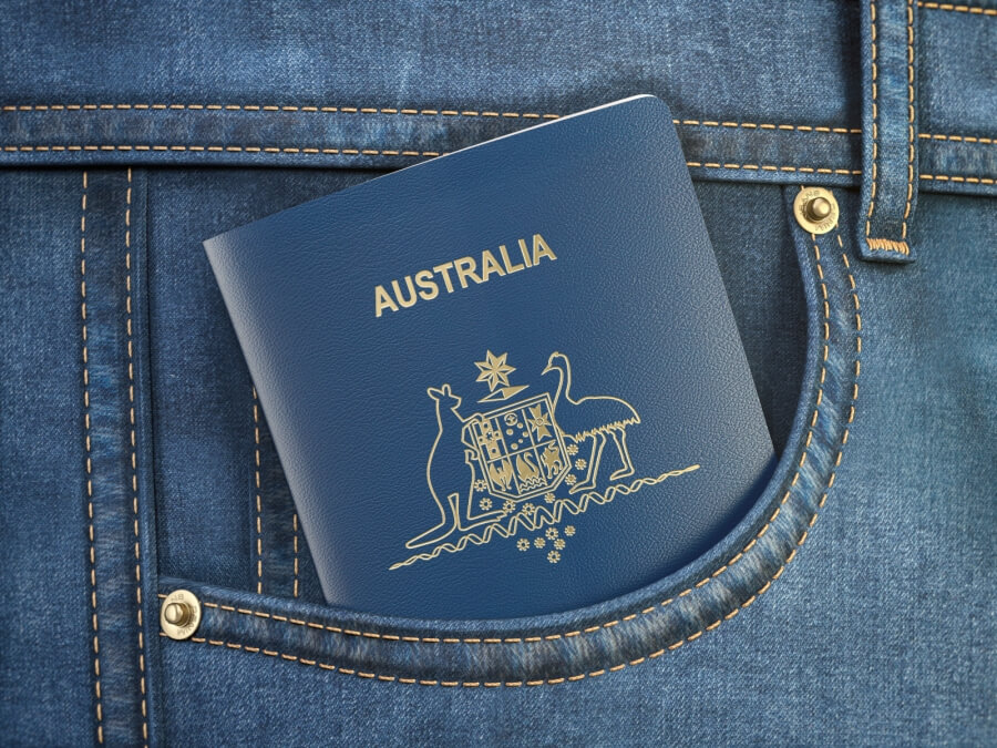 Pass von Australien in Taschenjeans. Reise-, Tourismus-, Auswanderungs- und Reisepasskontrollkonzept. 3D Illustration