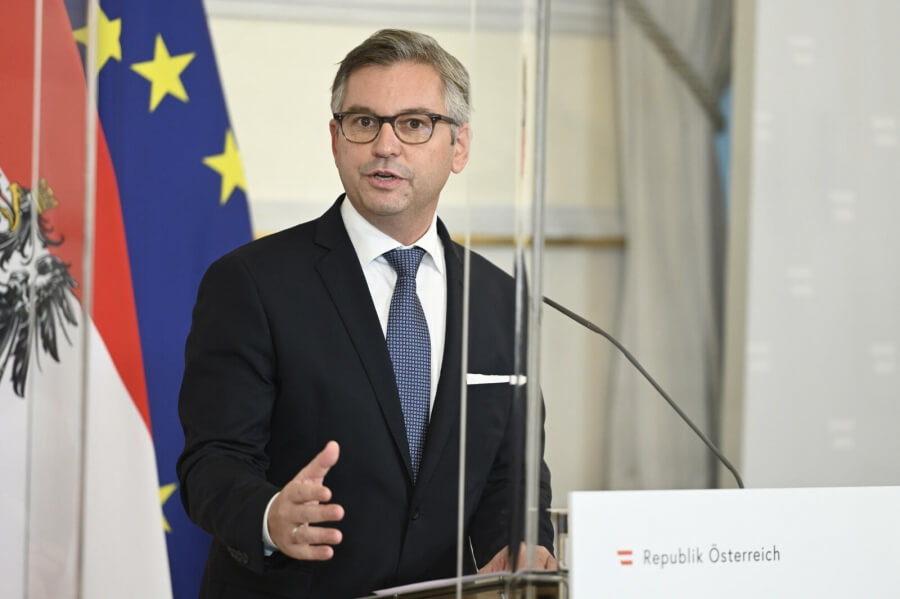 Österreichs Finanzminister Magnus Brunner bei einer Pressekonferenz
