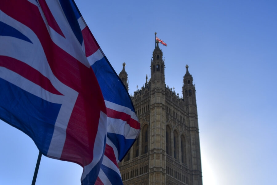 Big Ben und britische Flagge