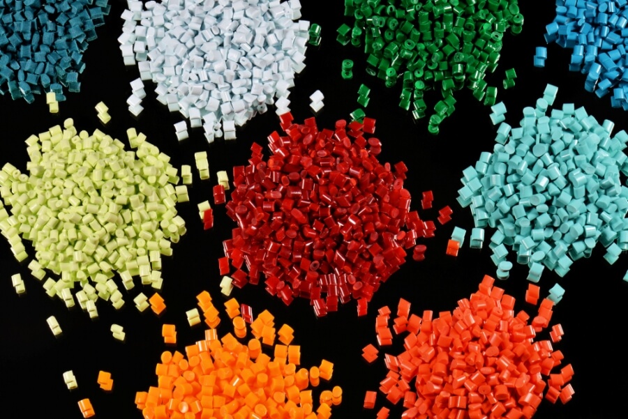 Kunststoffgranular in verschiedenen Farben