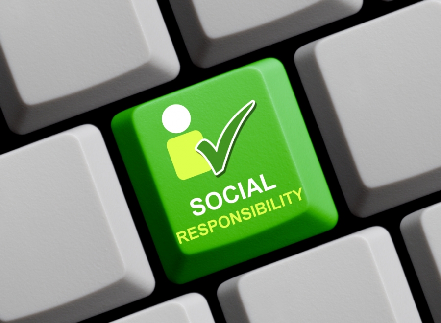grün eingefärbte Taste auf einer PC-Tastatur mit Aufschrift Social Responsibility