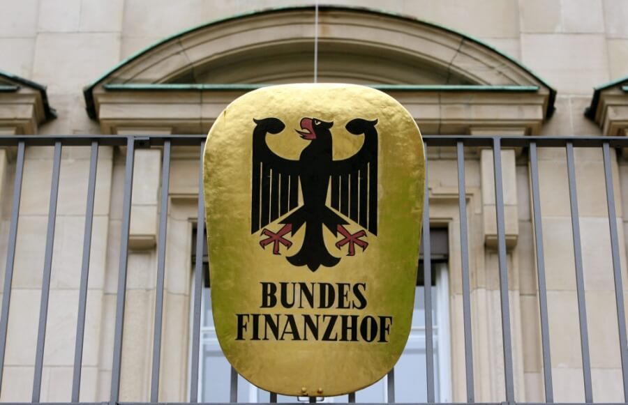 Goldenes Eingangsschild des Bundesfinanzhof