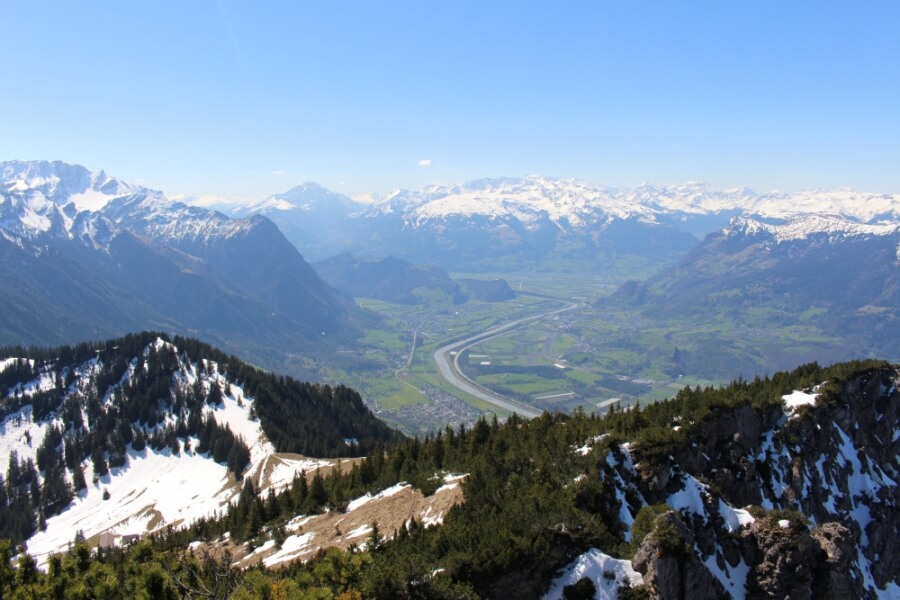 Liechtenstein, Blick auf Alpen-Tal