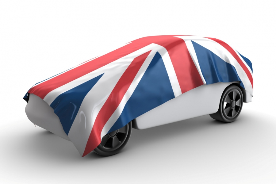 Eine Auto auf dem eine britische Flagge liegt