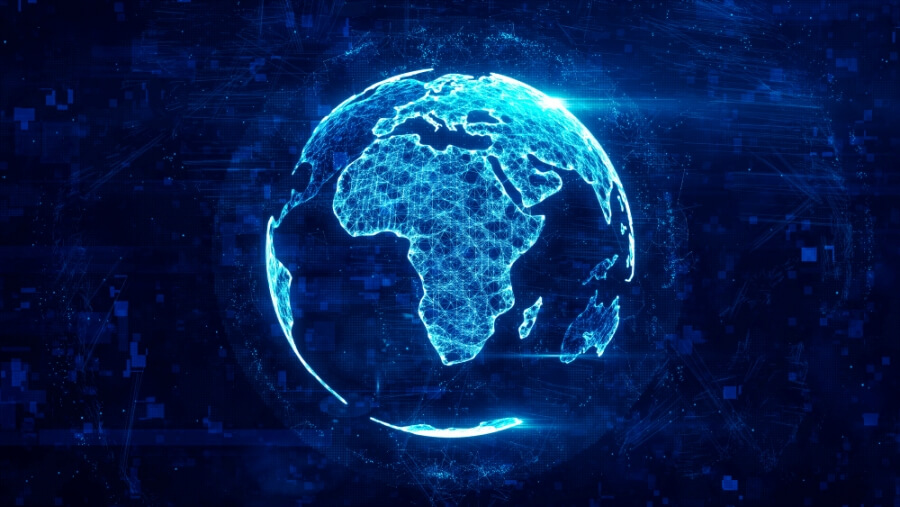 Blau eingefärbter Globus mit Blick auf Karte von Afrika