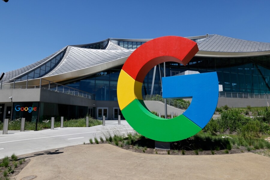 Logo von Google vor dem Betriebsgelände in Kalifornien
