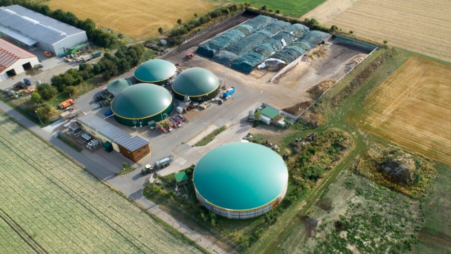 Biogas-Anlage aufgenommen von einer Drohnen-Kamera