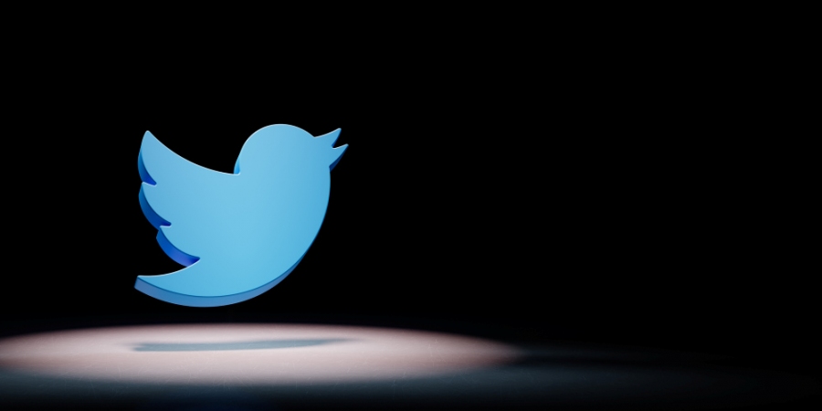 Vogel-Icon von Twitter vor schwarzem Hintergrund