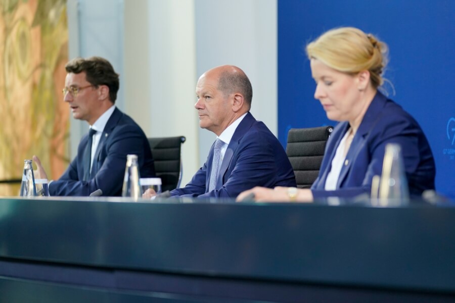 Pressekonferenz Bundeskanzler Olaf Scholz mit Hendrik Wüst (CDU) und Franziska Giffey (SPD)