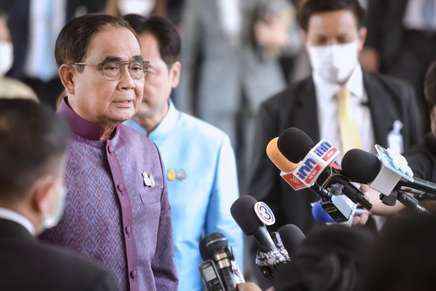 Thailands Premierminister Prayut Chan-o-cha beantwortet Fragen von Reportern