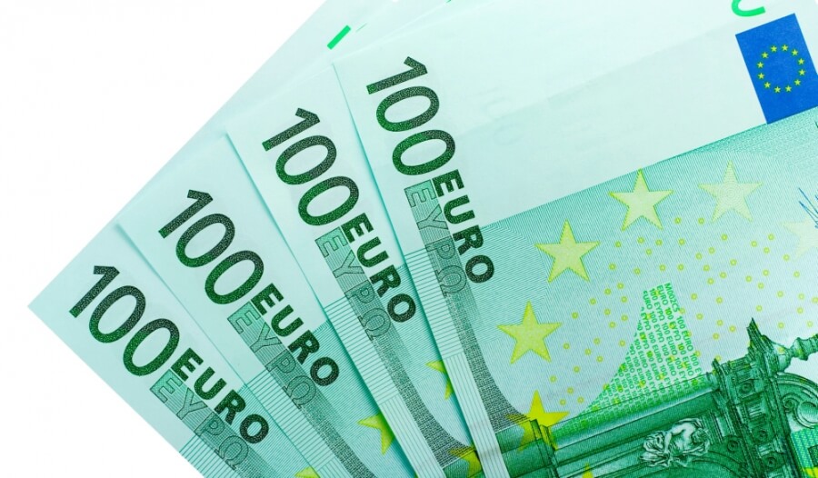 Vier 100-Euro-Banknoten