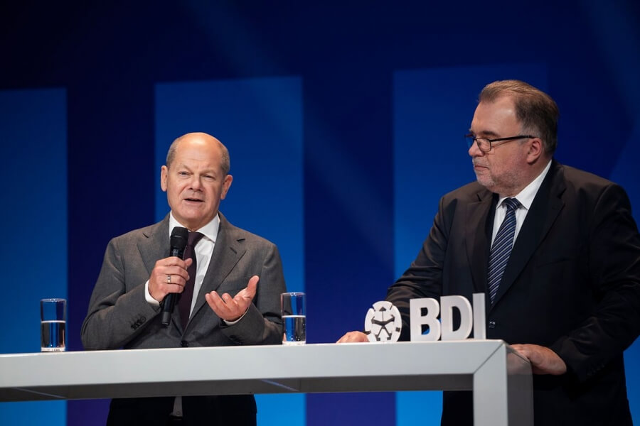 Bundeskanzler Olaf Scholz beim Tag der deutschen Industrie mit BDI-Chef Siegfried Russwurm