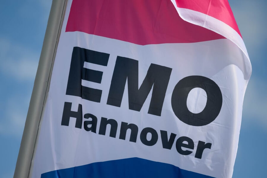 Flagge der Messe EMO Hannover