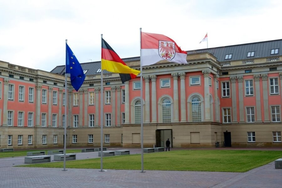 Innenhof mit Haupteingang des Landtagsgebäudes in Potsdam