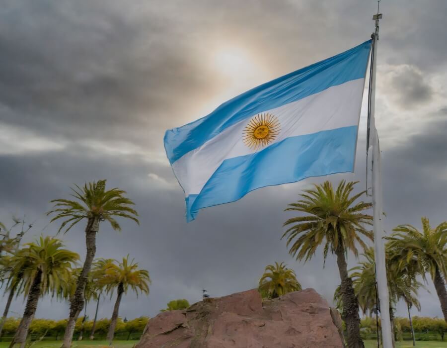 Argentinische Flagge bei trübem Wetter. Erstellt mit KI.