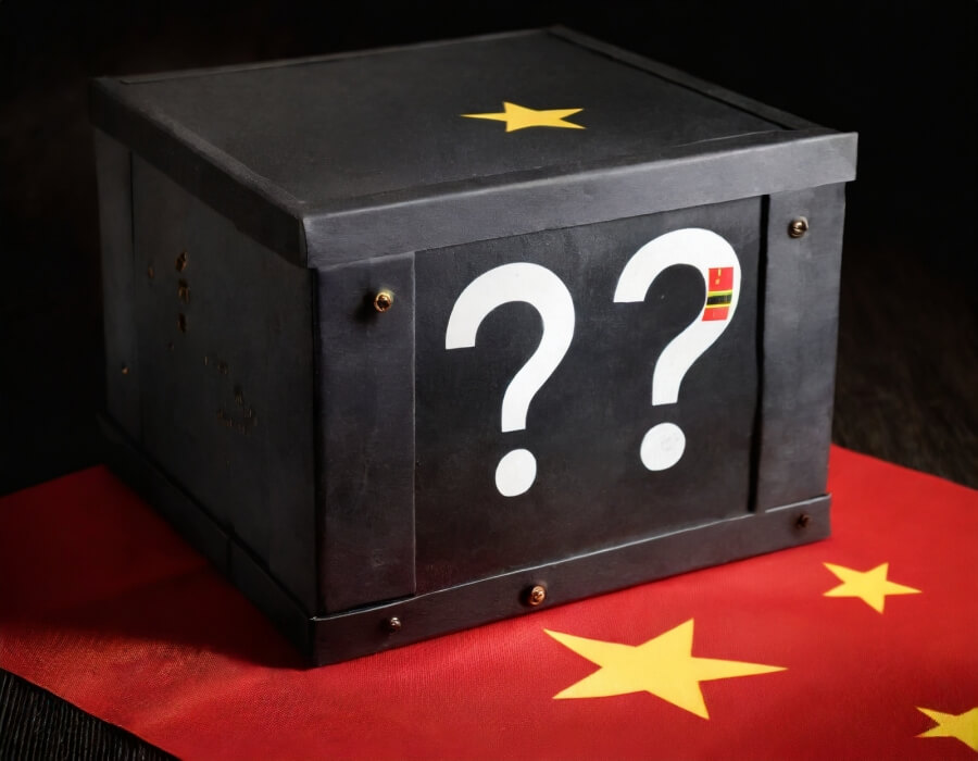 Schwarze Box mit zwei Fragezeichen, darunter die chinesische Flagge