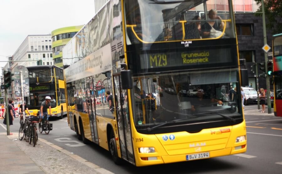 Ein Bus der Berliner Verkehrsbetriebe