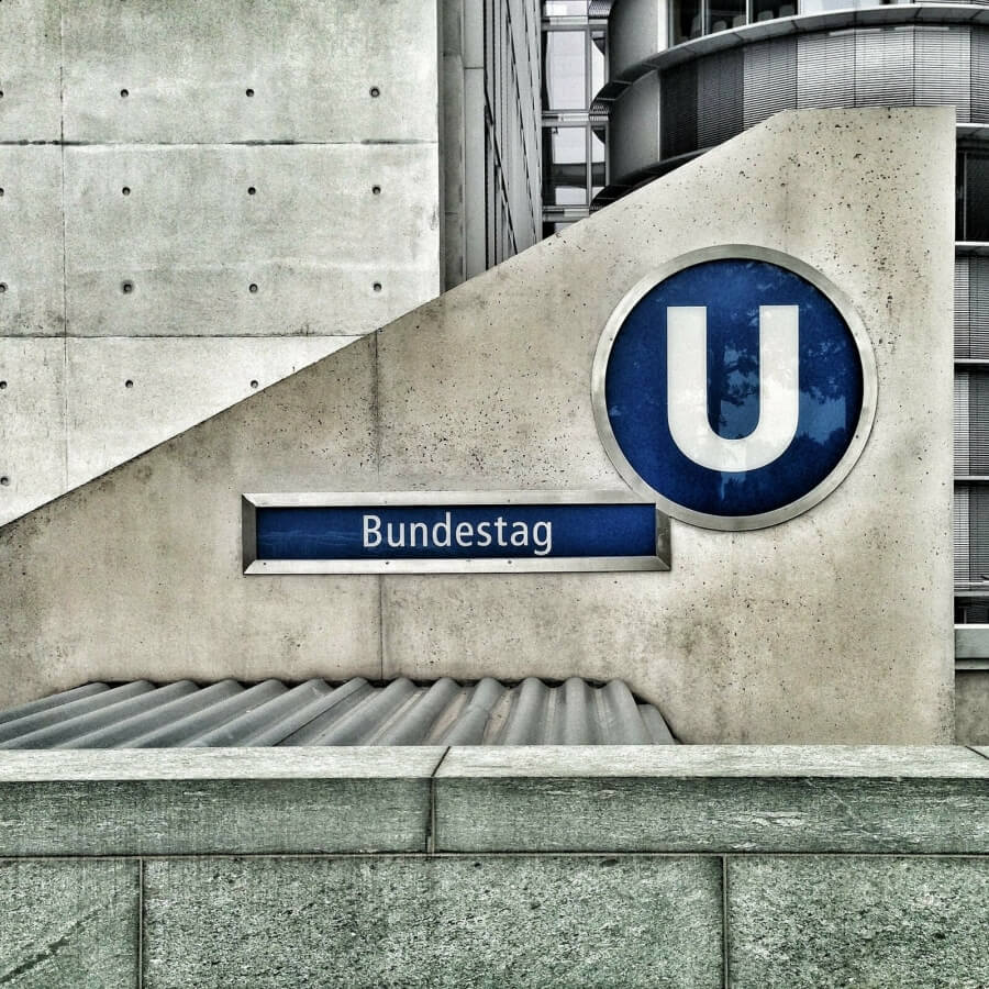 Aufgang zur Berliner U-Bahn Station Bundestag